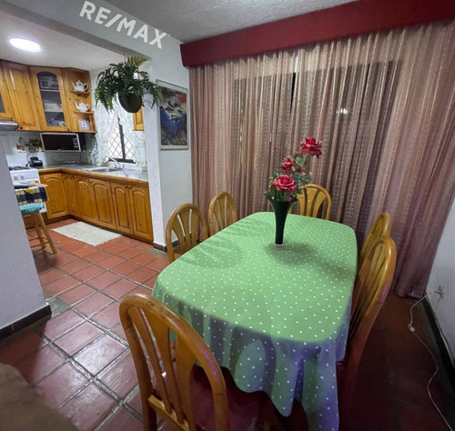 Townhouse En Hermoso Conjunto Privado En Una Excelente Zona De La Isla De Margarita, Urbanización Maneiro, Estado Nueva Esparta.