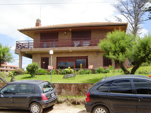 Importe Chalet En Esquina Con Vista Al Mar. Zona Centro Gran Parque 2 Cocheras