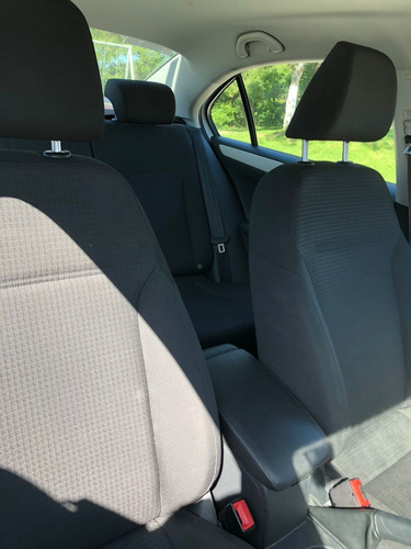 Imagen 11 de 14 de Volkswagen Jetta Trenline 2.5 Std