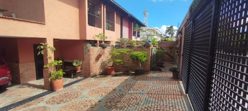 24-23730 En Venta Casa Con Vistas Y Jardines Espectaculares, Ubicada En Zona Tranquila Y Segura