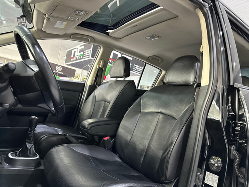 Nissan Tiida 1.8 Sl Flex 5p