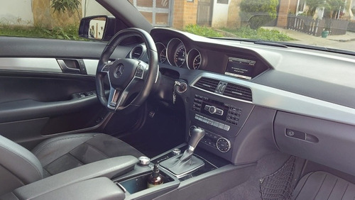 Imagen 11 de 14 de Mercedes-benz Clase C 2013 6.3 Amg Coupe