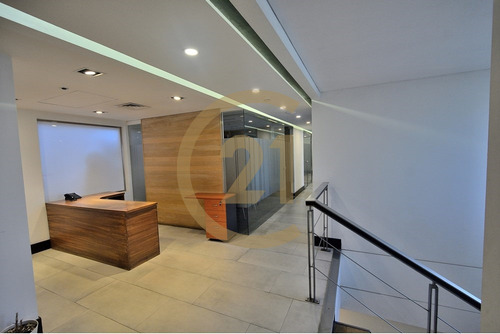 Modernas Oficinas Con Hermosa Vista En Las Condes.