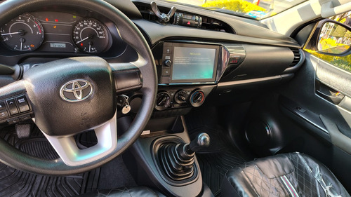 Toyota Hilux 2.7 Cabina Doble Sr Mt