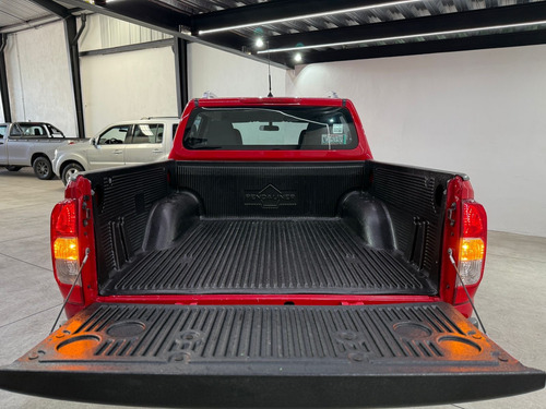 Nissan NP300 2.5 Doble Cabina S Aa Pack Seg Mt