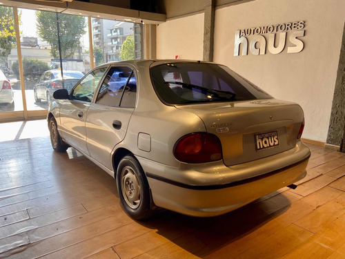 Imagen 4 de 15 de Hyundai Accent 1.5 Gls 4dr 1998