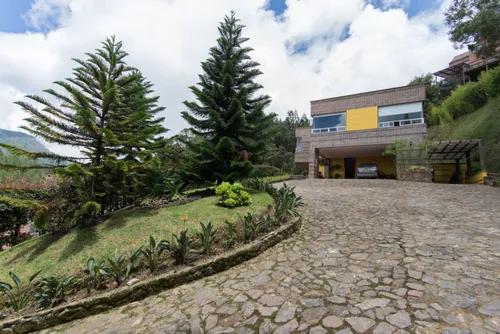 Casa En Venta En Loma Del Escobero. Cod V1148