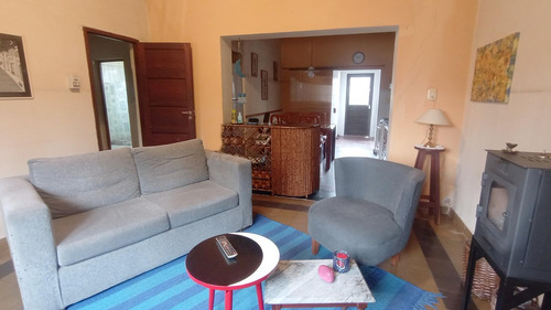 Venta Hermoso Chalet Serrano En Villa De Las Rosas, Excelente Ubicación