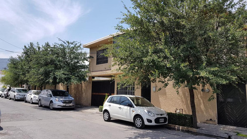 Casa En Venta Col. Roble Norte, San Nicolas De Los Garza