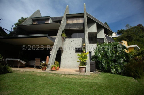 680m2 De Terreno Y 670m2 De Construccion, Alto Hatillo, Casa De Tres Niveles, Jardin, Excelente Zona, Mls#23-22517