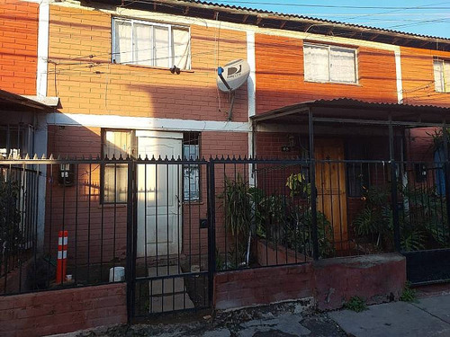 Casa De 2 Niveles Lasaracaurias Con Las Camelias Melipilla