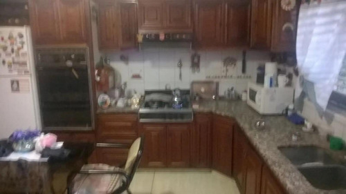 Casa En Venta - 4 Dormitorios 4 Baños - Cocheras - 303mts2 - Lanús