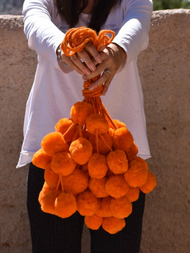 Imagen 2 de 6 de Pack X6 Tulmas Norteñas - Hay Colores (pompones O Borlas)