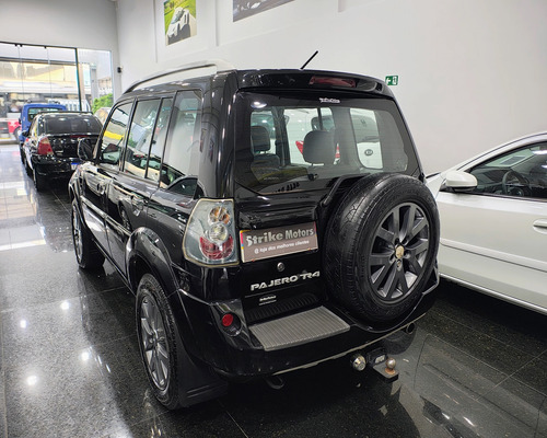 Mitsubishi Pajero TR4 2.0 4X4 16V 140CV FLEX 4P AUTOMÁTICO