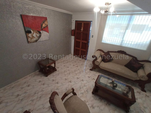 Hermoso Townhouse Amoblado En El Mejor Conjunto Residencial De Parque Valencia, Cocina Equpada Y Con Tope De Granito, Doble Entrada Con Porton Y Cerco Electrico, Camaras De Seguridad