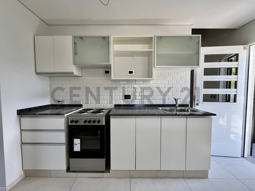 Venta | Casa 2 Dormitorios + Comodin. Fisherton, Rosario.