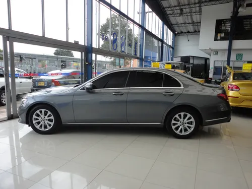 Mercedes-Benz E200 AVANTGARDE