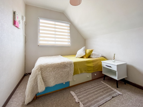 Arriendo De Hermosa Casa Amoblada En Condominio Los Encinos.