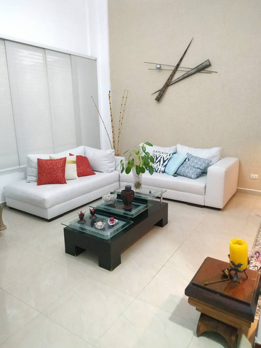 Townhouse En Venta En Exclusivo Conjunto En El Parral, Sólo 4 Familias. Mr