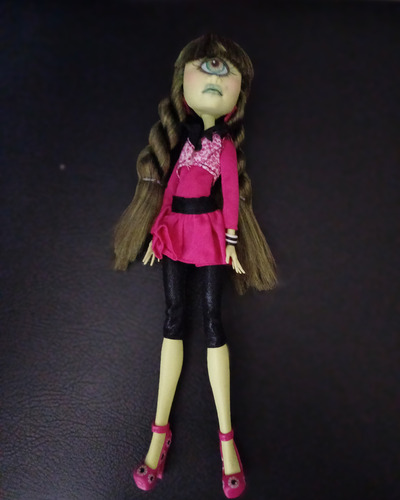 Muñecas Monster High Iris Clops (Usado)