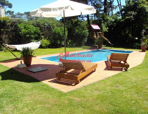 Casa De Cuatro Dormitorios Con Piscina - San Rafael- Ref: 5524