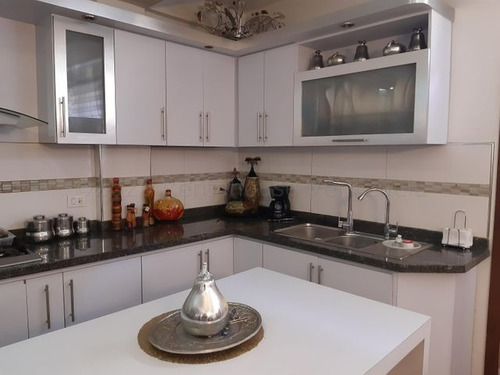 Imagen 9 de 29 de Hermoso Townhouse En Mañongo Naguanagua, El Inmueble Cuenta Con Planta Electrica 100%, Pozo De Agua, 3 Habitaciones, 3 Baños, 2 Puestos De Estacionamiento, Se Vende Semi Amoblado