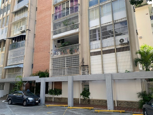  Bajo De Precio !!!! Apartamento Recién Remodelado De 156 M2 Ubicado En Altamira