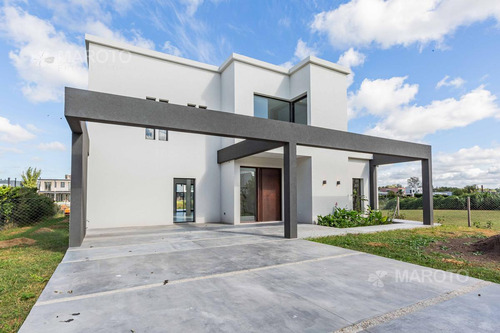 Imagen 2 de 30 de Casa En Venta A La Laguna En Canton Norte- Maroto Propiedades-