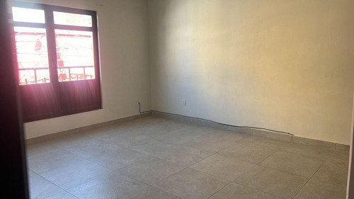 Local O Oficina Comercial En El Centro, Lagos De Moreno, Jal. Uso Comercial