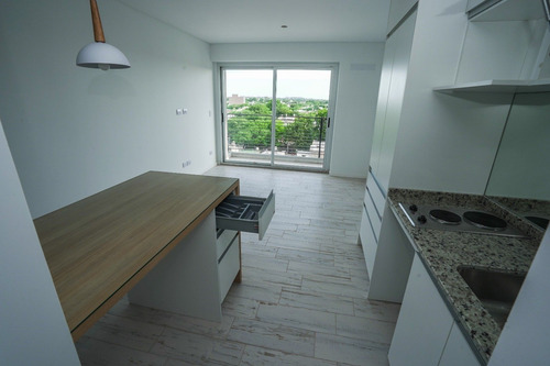 Venta Departamento De 1 Dormitorio A Estrenar. Con Balcon. Av. Pellegrini Al 4000.