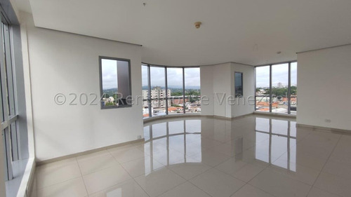 Dalisa Bigott Alquila Oficina Ejecutiva En Torre Esser | 72 M² | 2 Baños, Vista Panorámica, Planta Eléctrica | Barquisimeto #25-2442