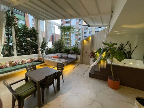 Casa En Venta En Laureles. Cod V12105