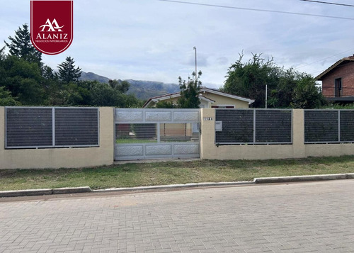 Chalet En Venta, Impecable Con Pileta, En Merlo, S. L.