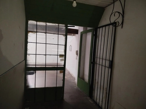 Local Cerca De 18 De Julio