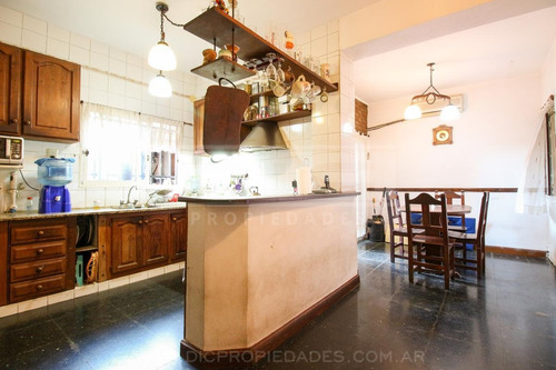 Imagen 6 de 25 de Chalet 6 Ambientes Venta - Florida