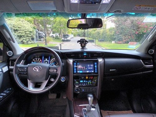 Imagen 10 de 15 de Toyota Sw4 2019 2.8 Srx 177cv 4x4 7as At