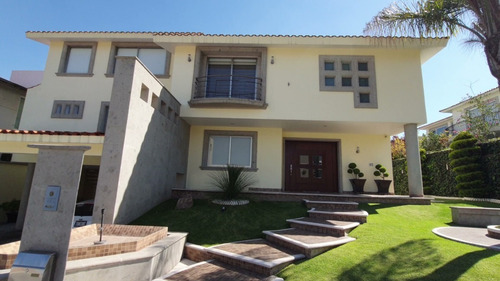 Casa  En Venta En Fracc. Prado Largo, Zona Esmeralda, Atizapán; Uno De Los Mas Seguros  Y Exclusivos Del Estado De México