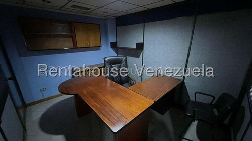 En Venta Local Comercial. - Urb. Chacao.