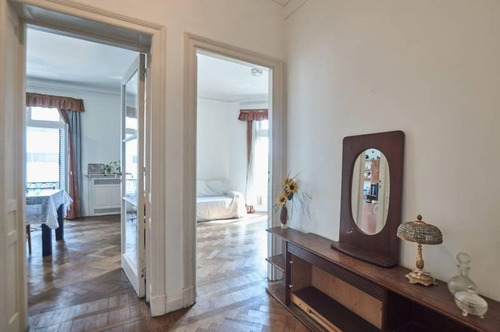 Piso De Dos Dormitorios Y Escritorio En Edificio Con Todo El Esplendor Del Estilo Europeo