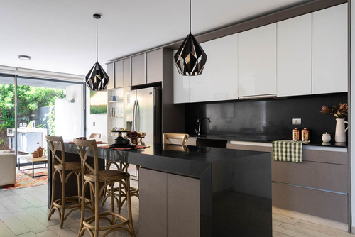 Oportunidad:moderno, Luminoso,seminuevo Con Patio Y 2 Suites