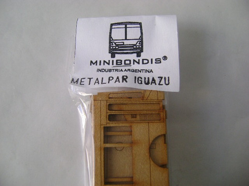 Imagen 2 de 9 de Nico Colectivo Metalpar Iguazu Kit Fibrofacil H0 (mnc 94)