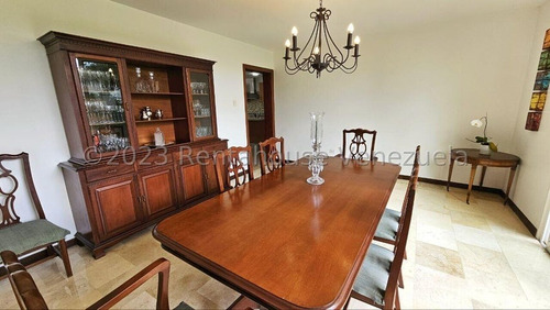 Casa En Venta En La Trinidad Remodelada En Calle Cerrada 25-5053 Jc