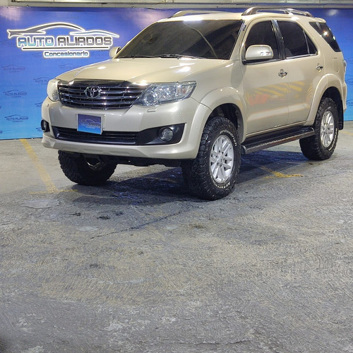 Toyota  Fortuner  2013