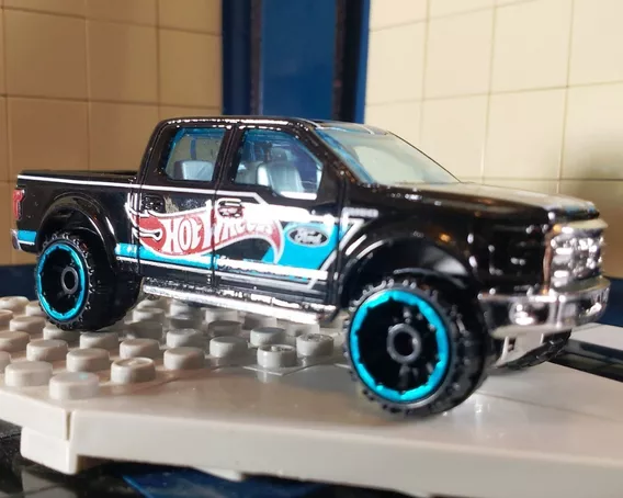 Priviet Trucks 4x4 Ford F-150 2015 Negra Hot Wheels Hw