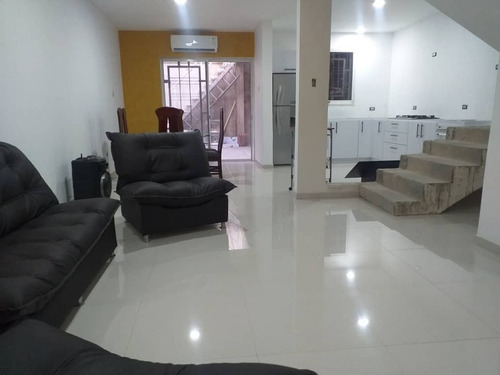 Imagen 10 de 23 de Townhouse En Venta En Av Aragua, Urb Karol Home. 04121994409