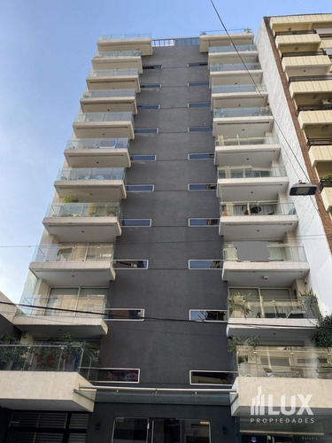 Imagen 2 de 30 de Venta Departamento Categoria De Dos Dormitorios Guemes Y Oroño - Rio - Rosario
