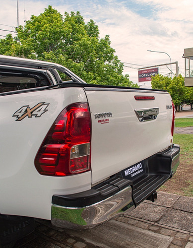Imagen 9 de 21 de Toyota Hilux 2.8 Sr 4x4 2016