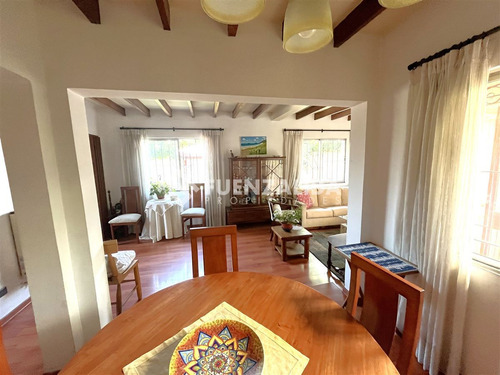 Casa En Venta De 3 Dorm. En Las Condes