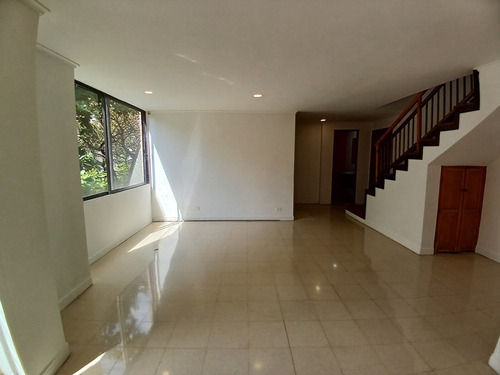Apartamento En Arriendo Ubicado En Medellin Sector Laureles (30010).