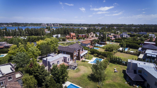 Lote En Venta En Barrio, Casuarinas. Nordelta